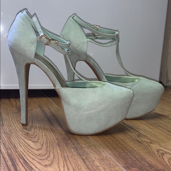 Brand new heels - Picture 2 of 2